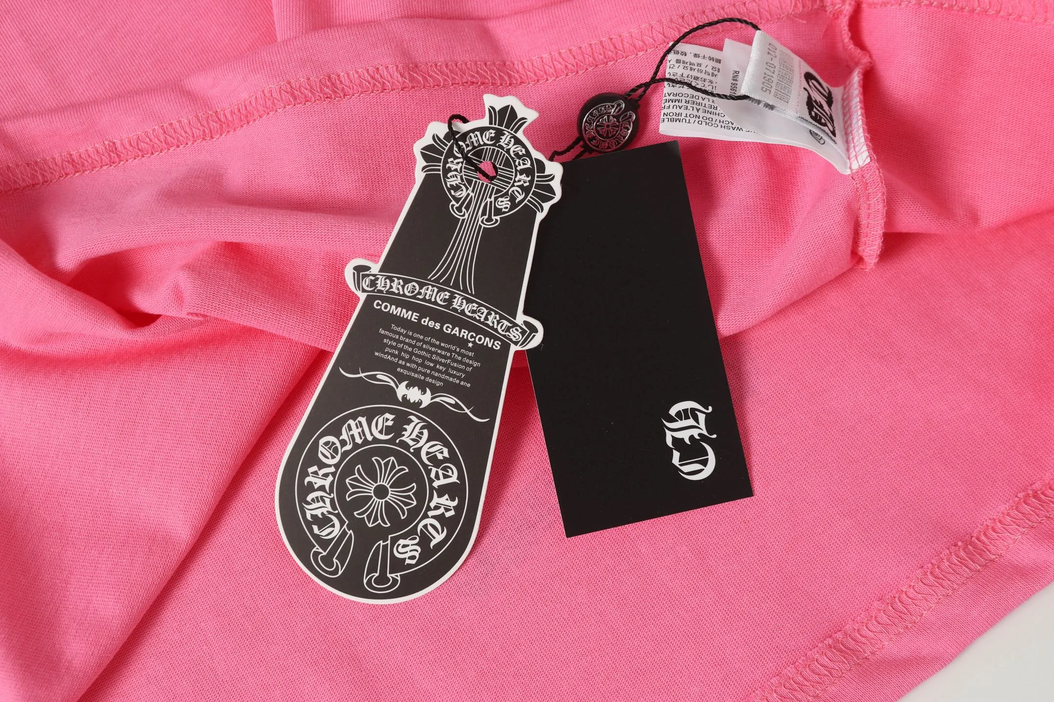 P160 Cross-border model, please do not place an order if you are looking for quality - Chrome Hearts/Chrome Hearts Sanskrit cross printed popular long-sleeved T-shirt - High weight, high density and high quality. The wool is soft, delicate and skin-friendly. Soft and silky to the touch. Excellent warmth and skin-friendly properties - Custom-woven and custom-dyed, no color difference, regardless of fabric or workmanship details. Roll over the ordinary version on the market -Colour: pink -Size: S M L XL